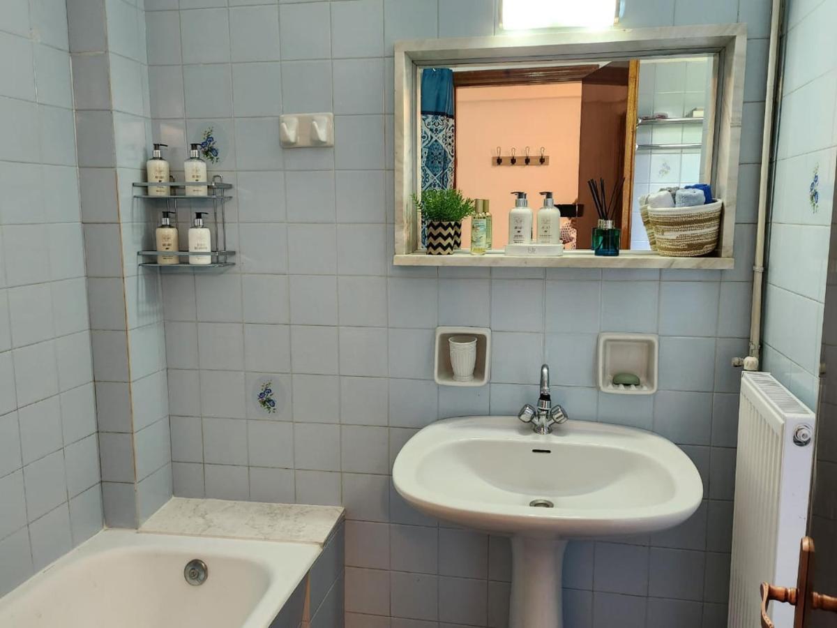 Queen Aspri Apartment 3' Min To The Beach! Antikyra Exterior photo